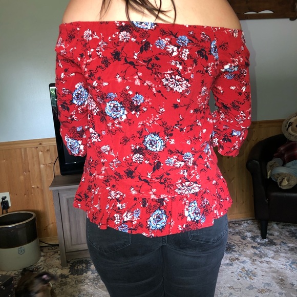 Off the shoulder shirt - Picture 4 of 4